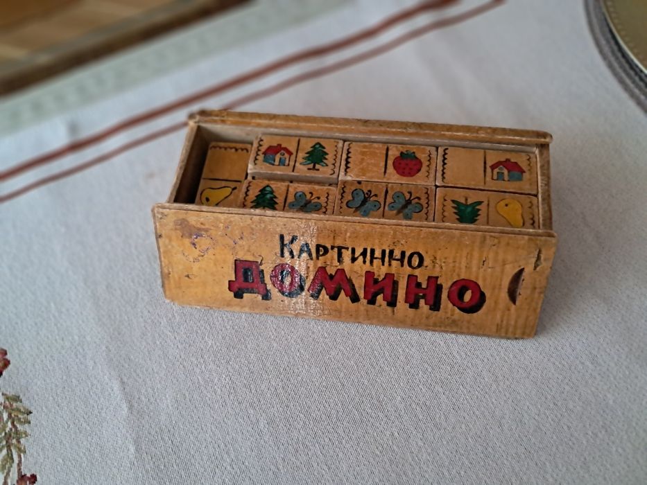 Старо картинно домино