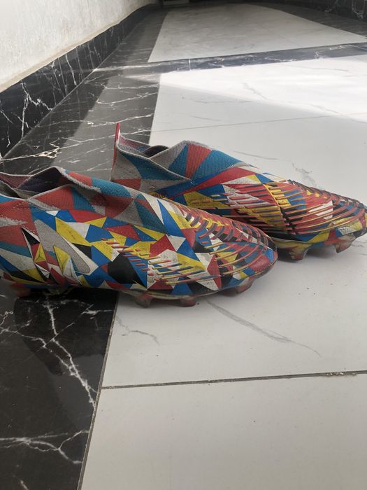 Адидас предатор жыртылмаган тек киылген