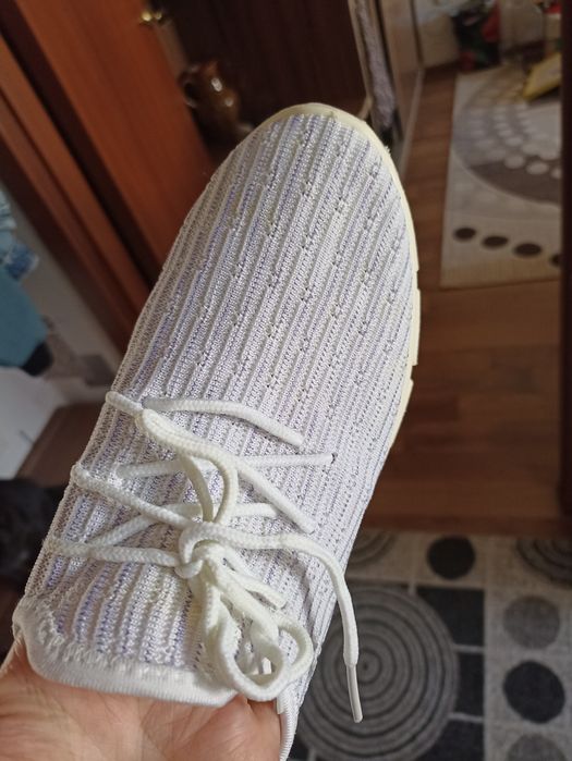 Продам новые кросовки