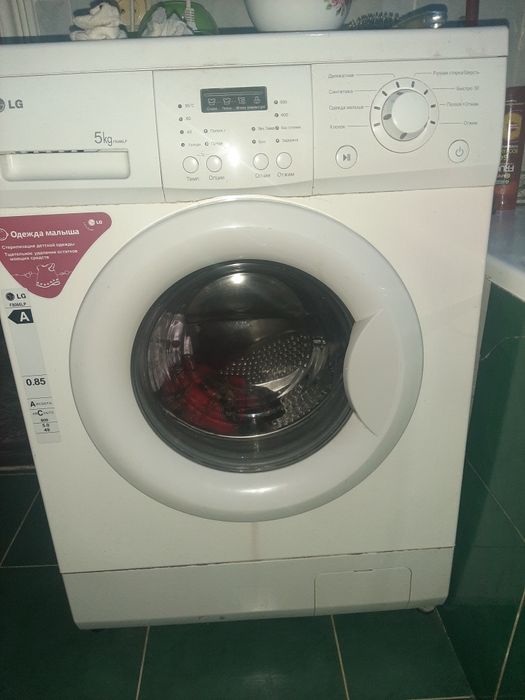 Kir moshina sotiladi