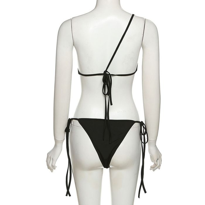 Costum de baie nou