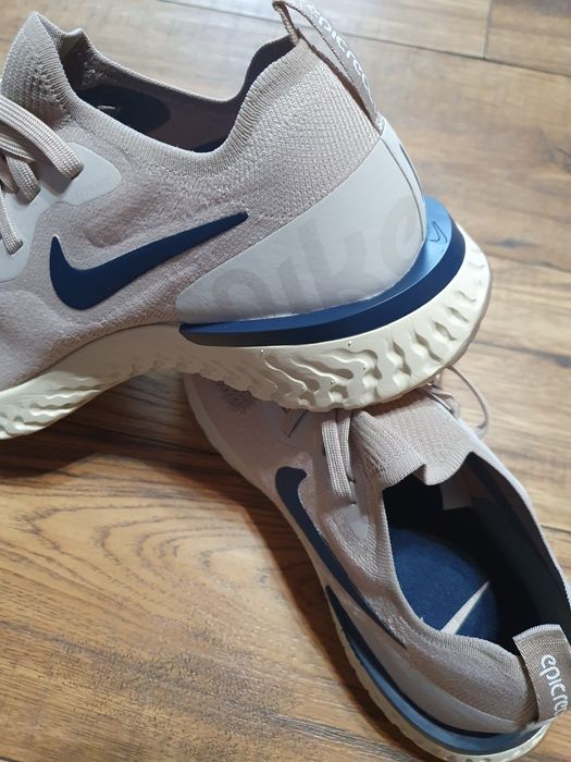Vând nike epic react