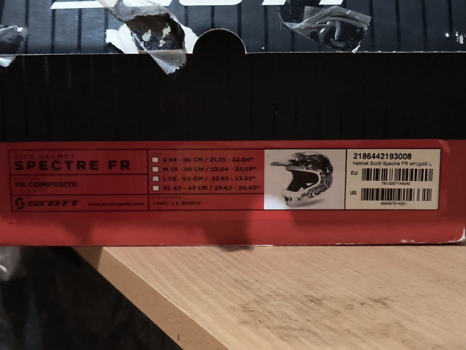 ЧИСТО НОВА КАСКА!!! Scott spectre FR