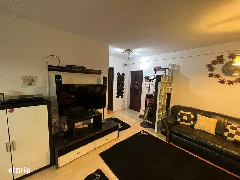 Apartament cu 2 camere, 50 mp, etaj intermediar, cu parcare, zona Petr - View 2