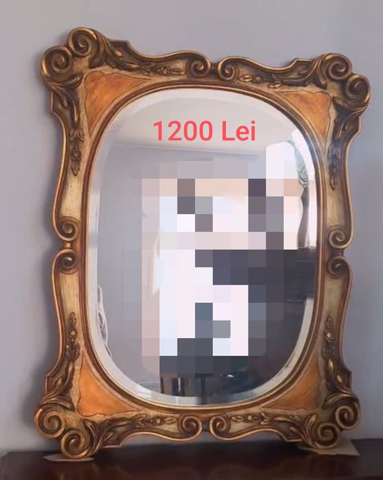 Oglinda de perete cu rama din lemn masiv sculptat