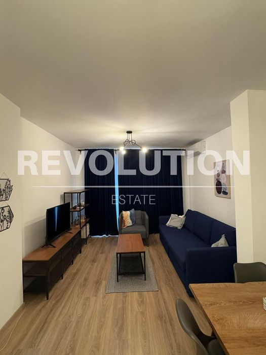 Дава се под наем Двустаен апартамент в Варна, Център - 65 кв.м за 598.23 € - Снимка #1