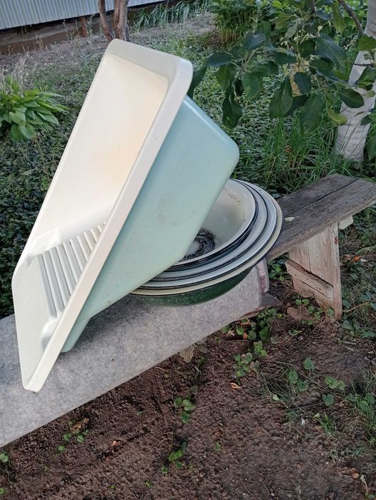 Продам тазы эмалированные