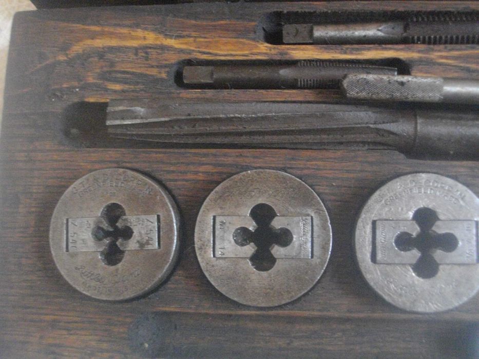 Старо Качество-Made in USA-Резбонарезни Плашки Метчици  Резби Различни