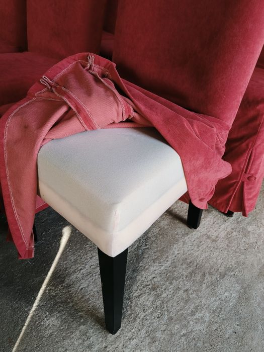 Шест трапезни стола с дамаска