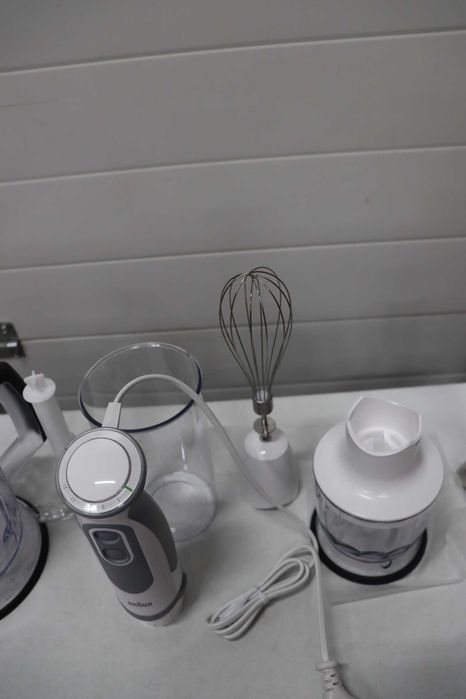 Ръчен блендер Braun MultiQuick 5 Vario MQ 5245WH – пюре с основа от неръждаема стомана, 1000 W, включва комплект от 4 аксесоара, бял/сив