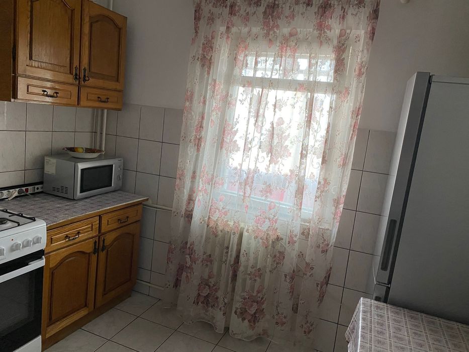 Închiriez apartament