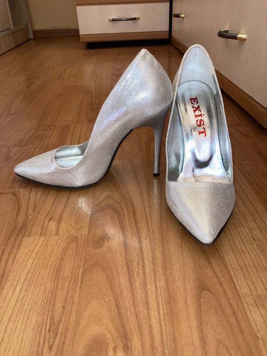 Pantofi argintii marime 36