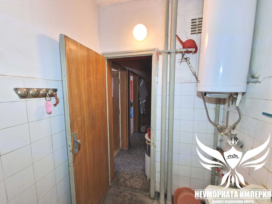 Продавам тристаен апартамент 95кв. 5ет. гр.Пловдив широк център