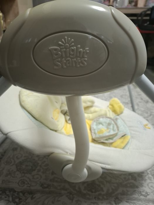 Vand balansoar electric bebeluși  cu  6 trepte de viteză  'melodii   stare foarte bună fara defecte  ' Foarte curat si igienizat!!