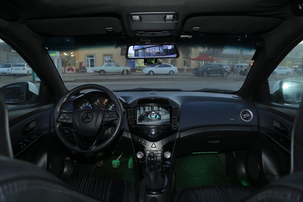 Chevrolet Cruze
5 pazisya lyuki bor.
Yili 2009.
Dvigetel 1.6
Yurgani