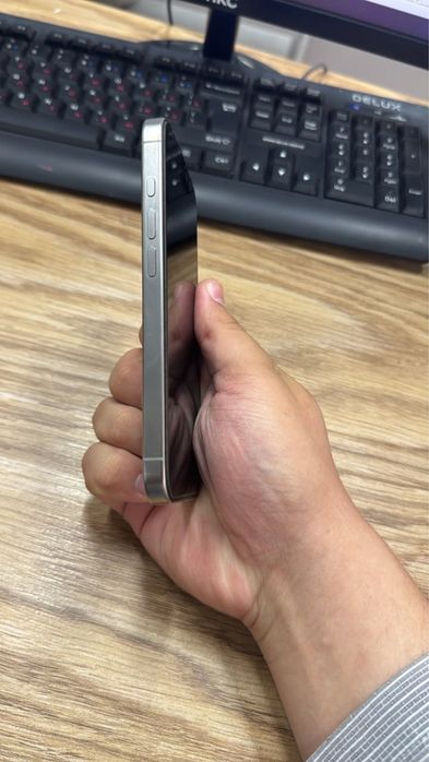 iPhone 16 pro б/у Е-Сим