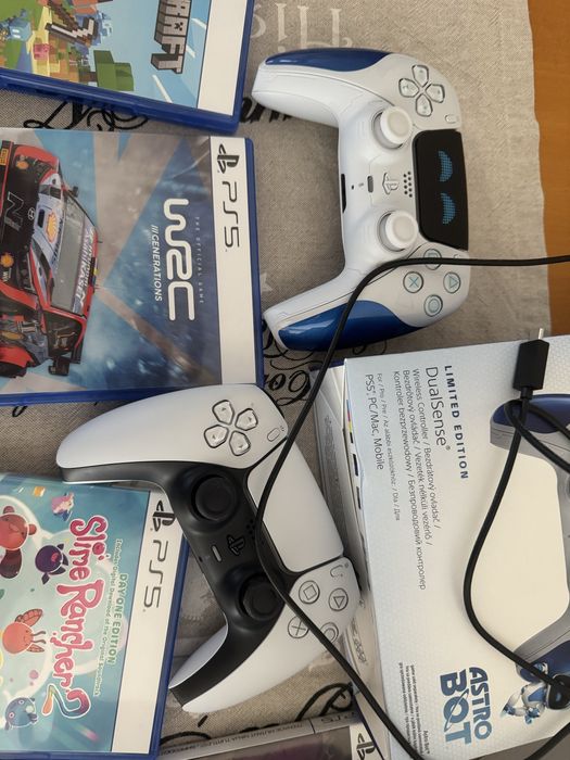 PlayStation 5..гаранция..2-контролера и 8 игри