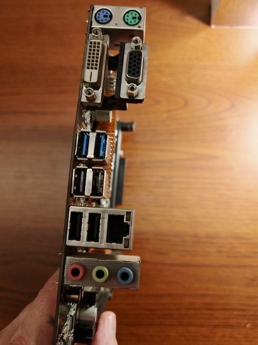 Продам материнскую плату asrock