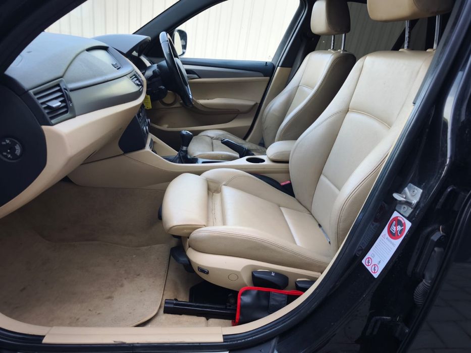 Dezmembrez BMW X1 E84 2.0d 18dX-Drive M Pack 2011  Manual piele recaro Jante 18 M volan M praguri ext oglinzi cu rabatare