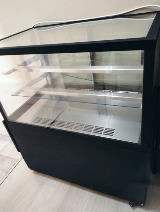 Холодильник витрина  ESSE-84 черный