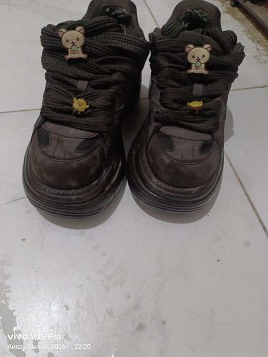 Bershka кросовка б/у жағдайы жақсы 39р