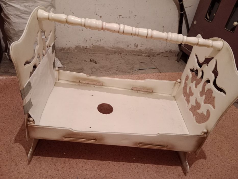 Ағаш бесік сатылады