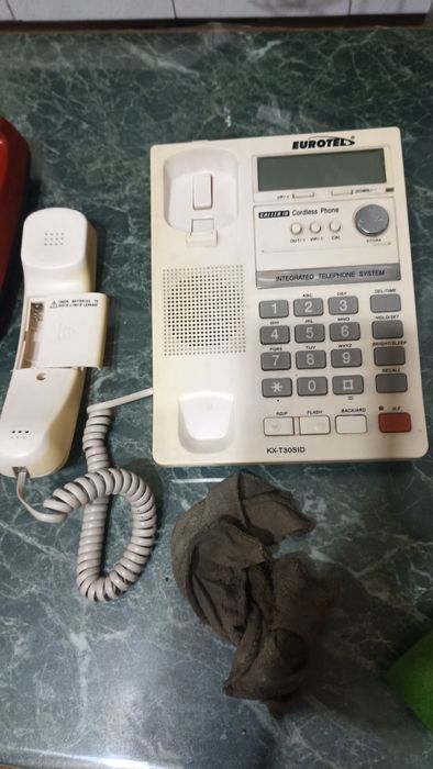 Телефон белый б.у