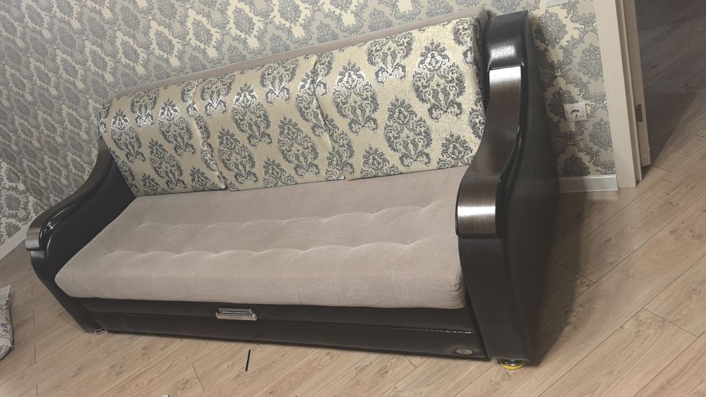 Диван в хорошем состоянии