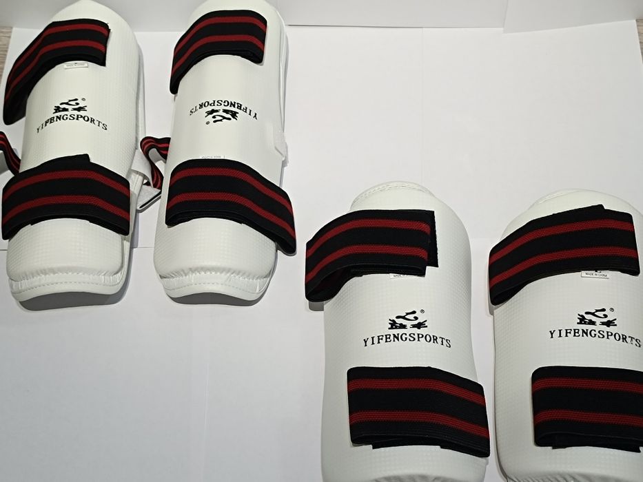 Щитки на голени и предплечья.