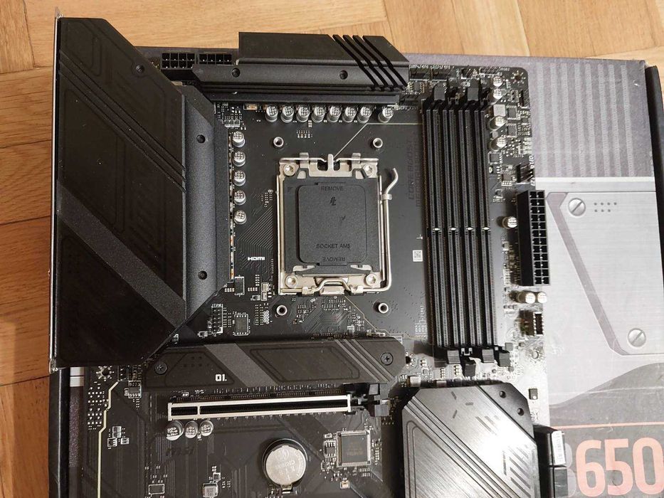AMD Ryzen 5 7600X3D + MSI MAG B650 Tomahawk Wi-Fi