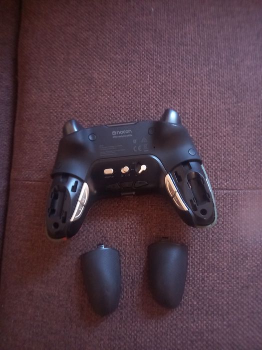 Controler nacon care are lipsă joystick-uri