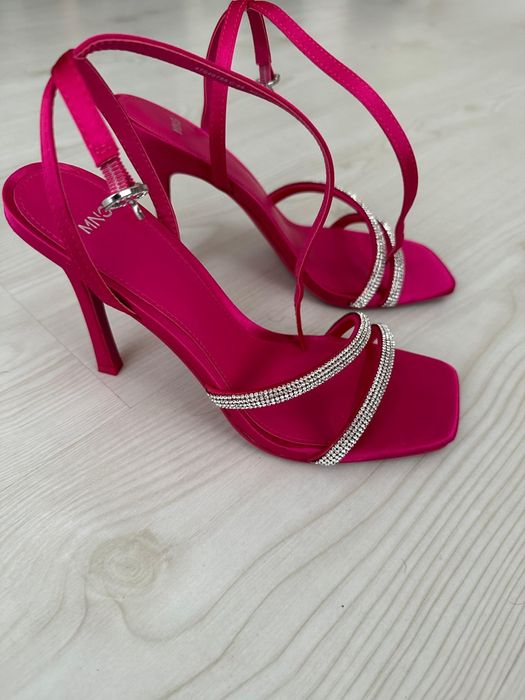 Вечерние туфли на шпильке Mango