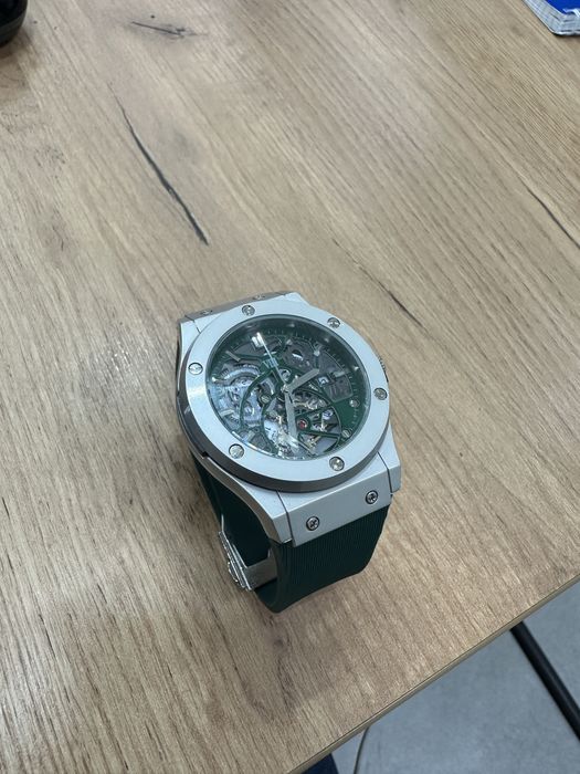 Продам новые Часы