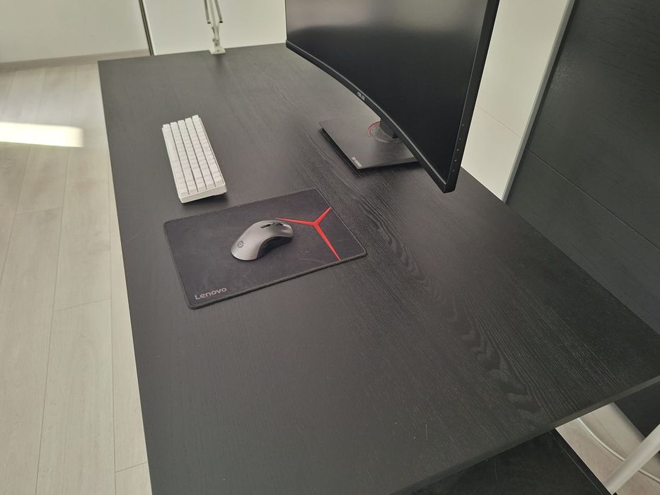 Vand birou de la IKEA cu inaltime reglabila