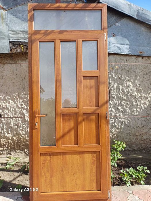 Usa PVC cu geam termopan