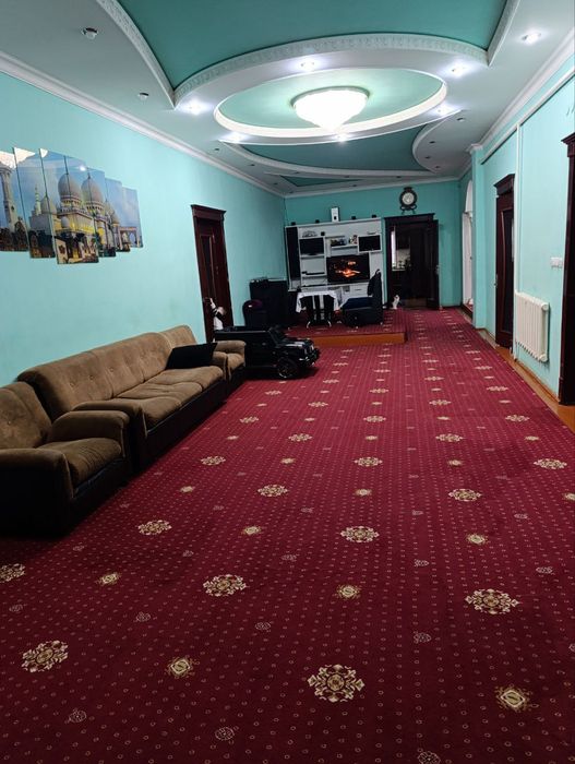 Янгибозор тумани марказидаги ховли уй сотилмоқда.
348 кв.м. уй, 7.26 с