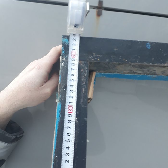 Б/у металлическая входная дверь