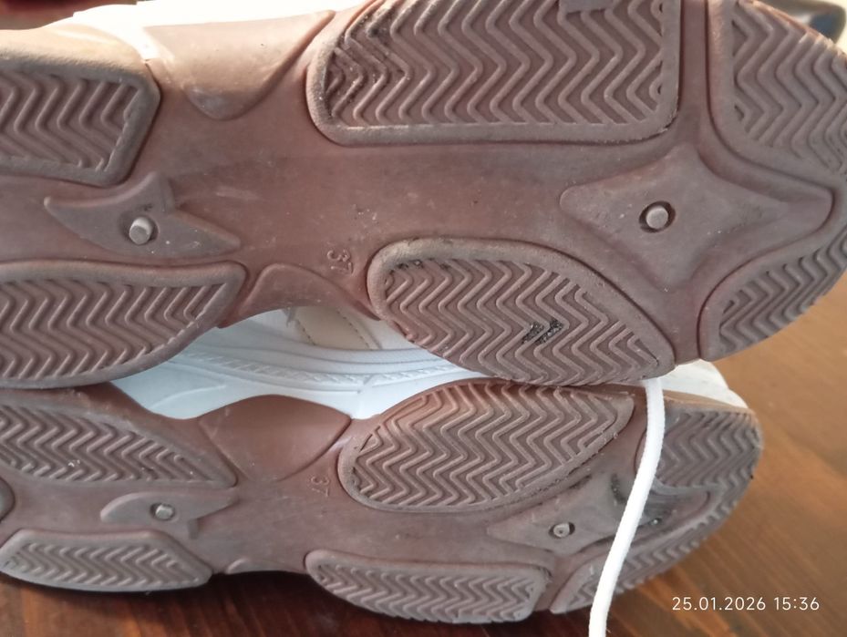 PANTOF SPORT NR. 37 folosit ocazional