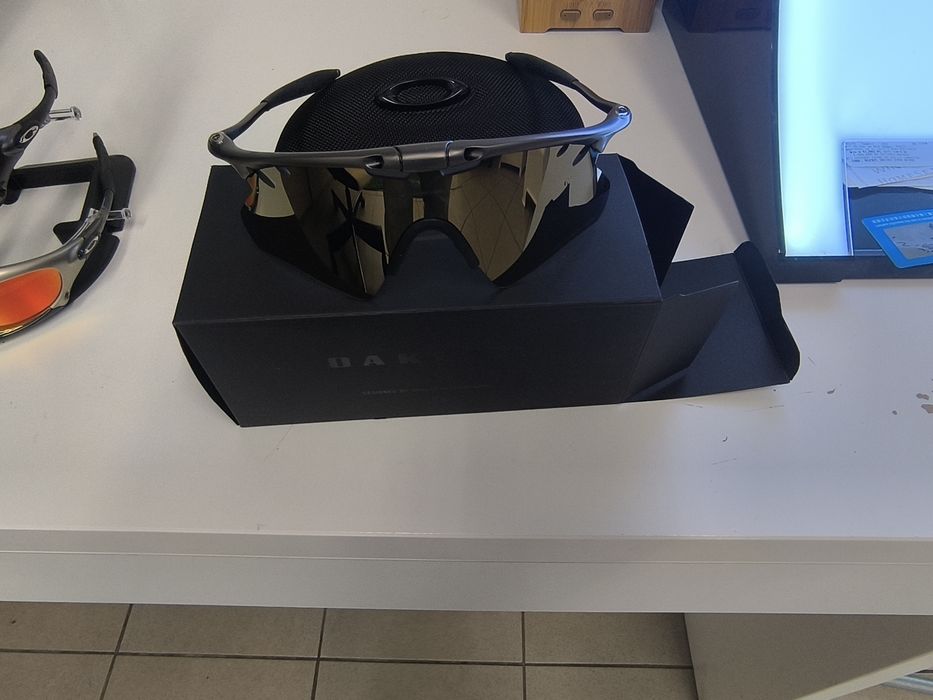 Слънчеви очила Oakley