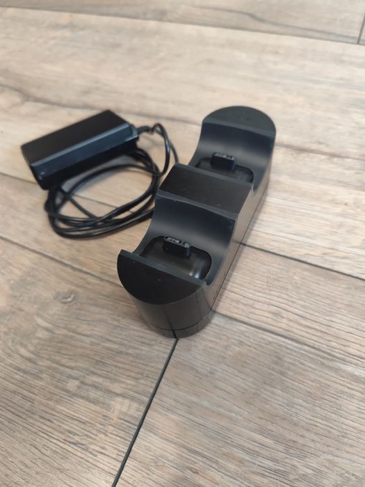 PS 4 Slim 1 tb + o manetă+ Need For Speed Payback