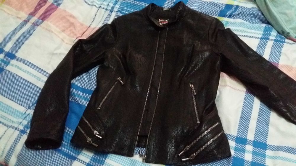 Продам   женскую  кожаную  куртку   почти  новая