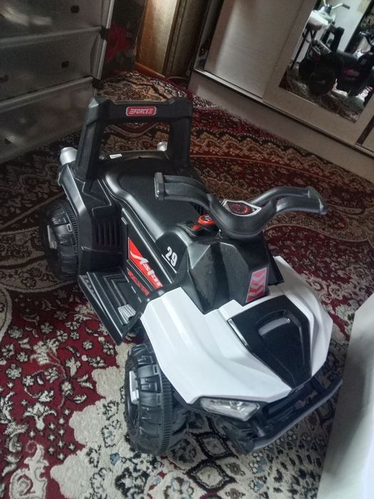 Eloktron moshina sotiladi