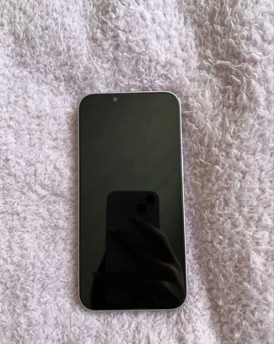 Сиреневый айфон 14