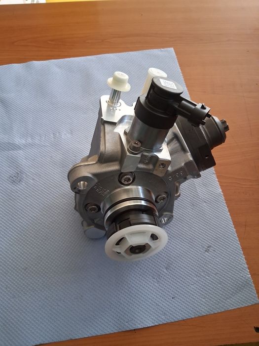 Pompa de înaltă presiune ,3000cm3 ,nouă  pt IVECO DAYLI