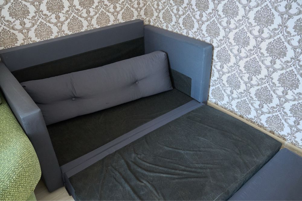 Продам диван 15000 торг уместен