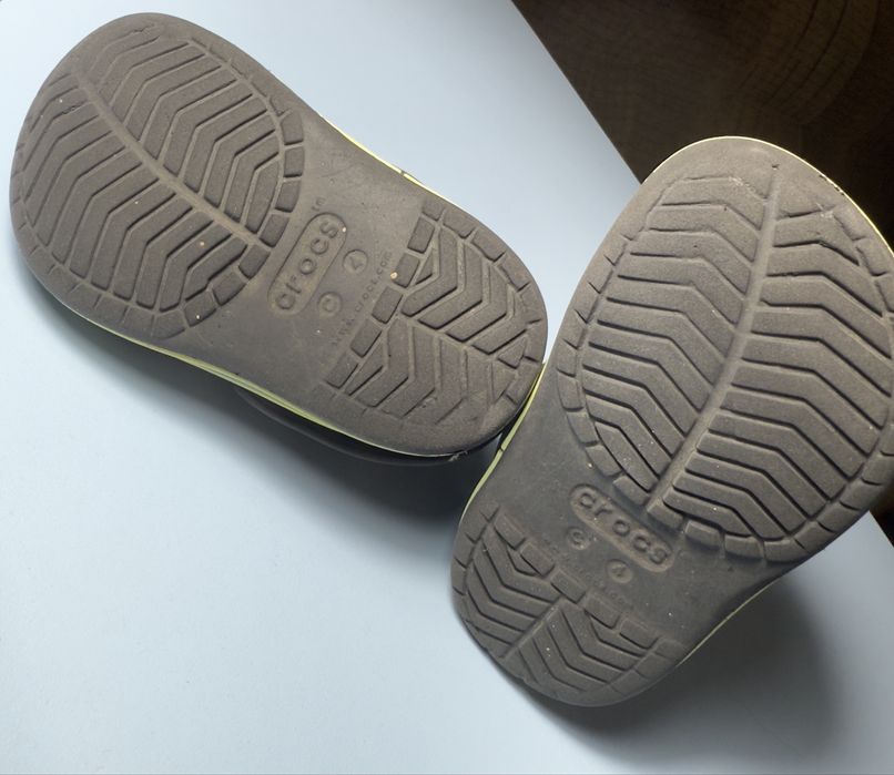 Crocs C-4 purtati