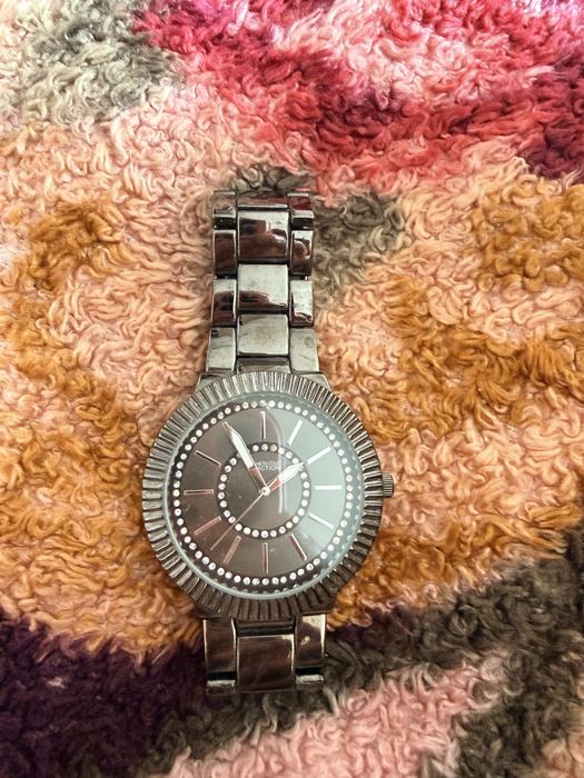 Продаются женские часы