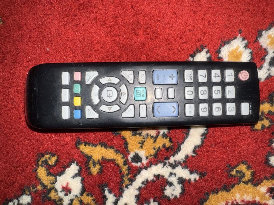 Продам телевизор SAMSUNG д 82см