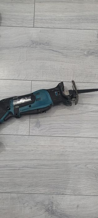 Fierastrau sabie  vulpe makita 18v