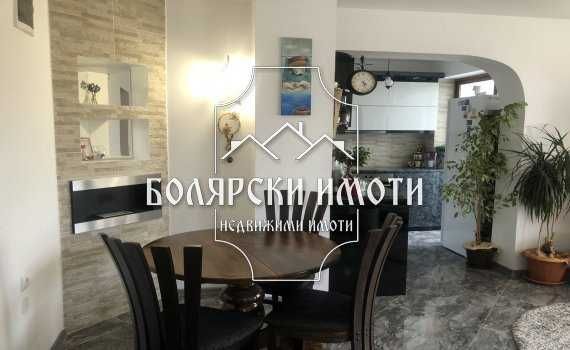 Дава се под наем Двустаен апартамент в Велико Търново, Център - 60 кв.м за 306 € - Снимка #1